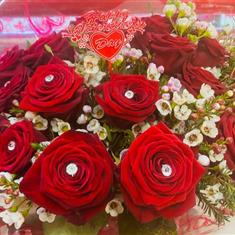 18 red roses